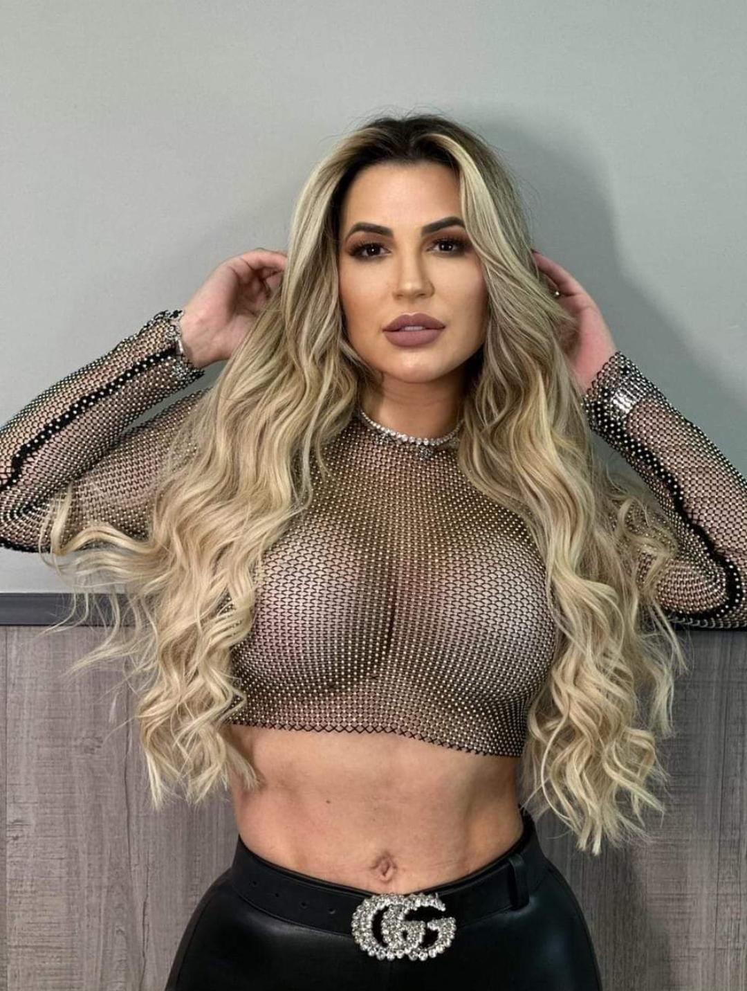 Deolane bezerra pelada