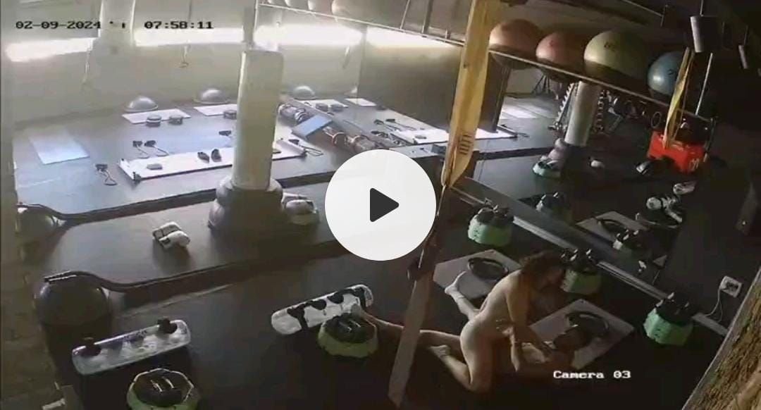 Personal professor de pilates come varias casadas na academia